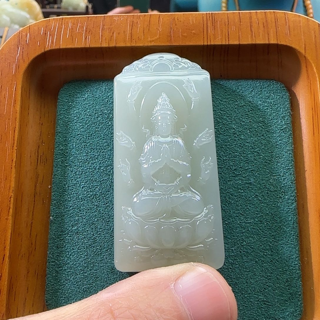 和田玉未镶嵌颈饰英**梦