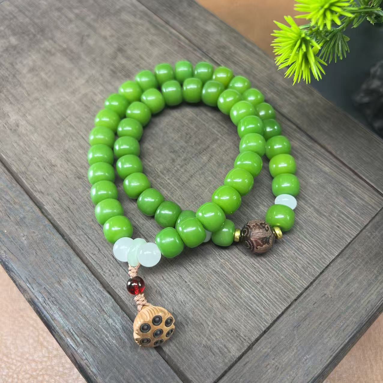 绿菩提莲蓬雕刻10mm手串（无礼盒）757