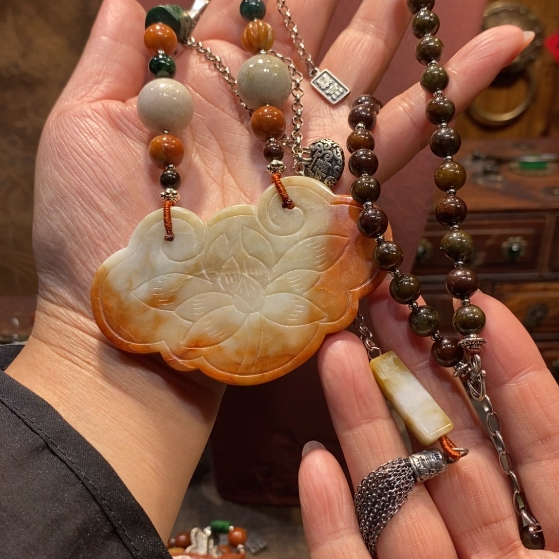 翡翠吊坠(赠链)未镶嵌