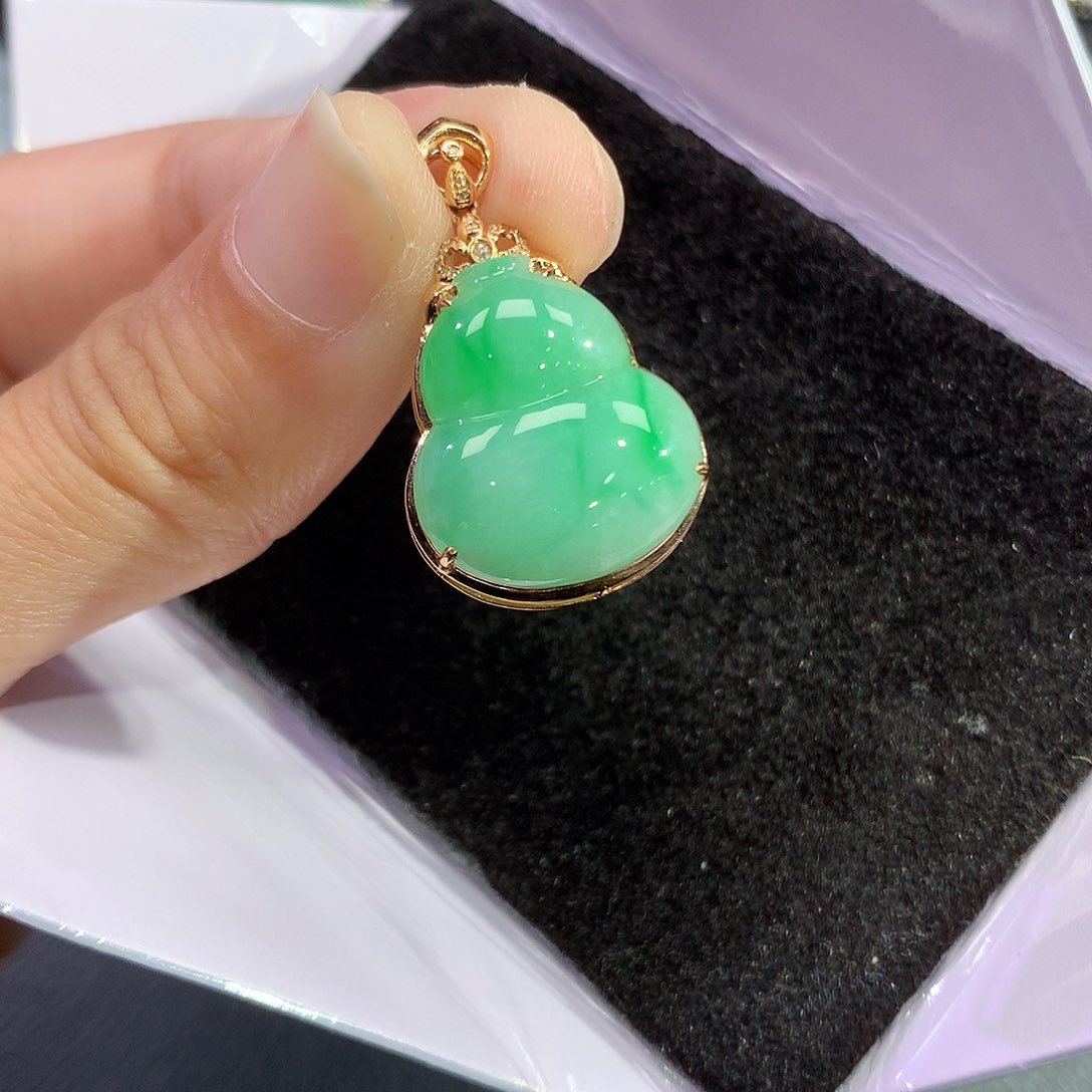 翡翠吊坠(赠链)18K金镶嵌