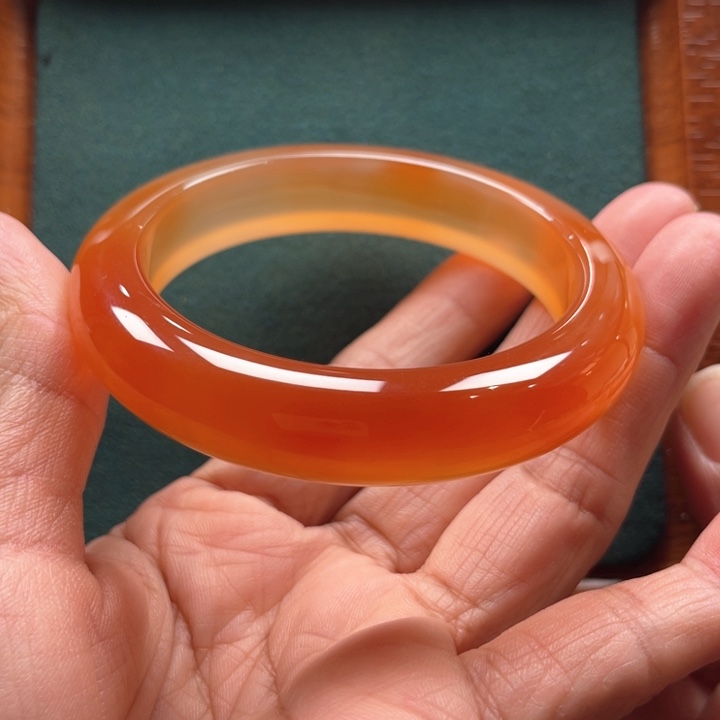 玛瑙/玉髓手镯未镶嵌l***y