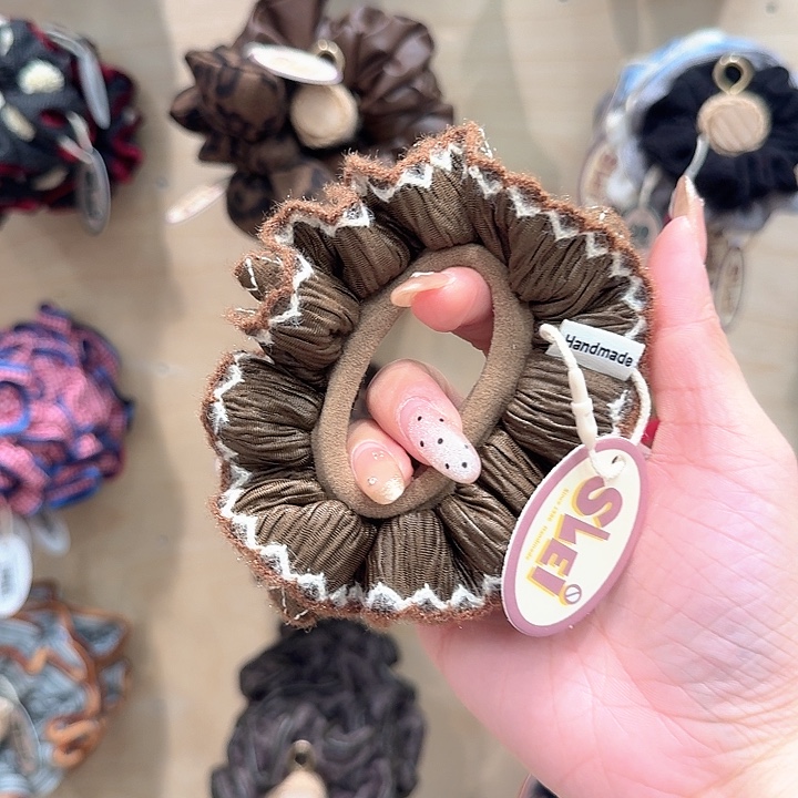 布艺非金属棕色棕边面膜圈