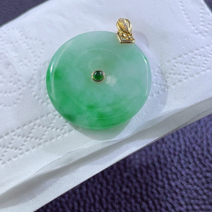 翡翠颈饰18K金镶嵌翡翠