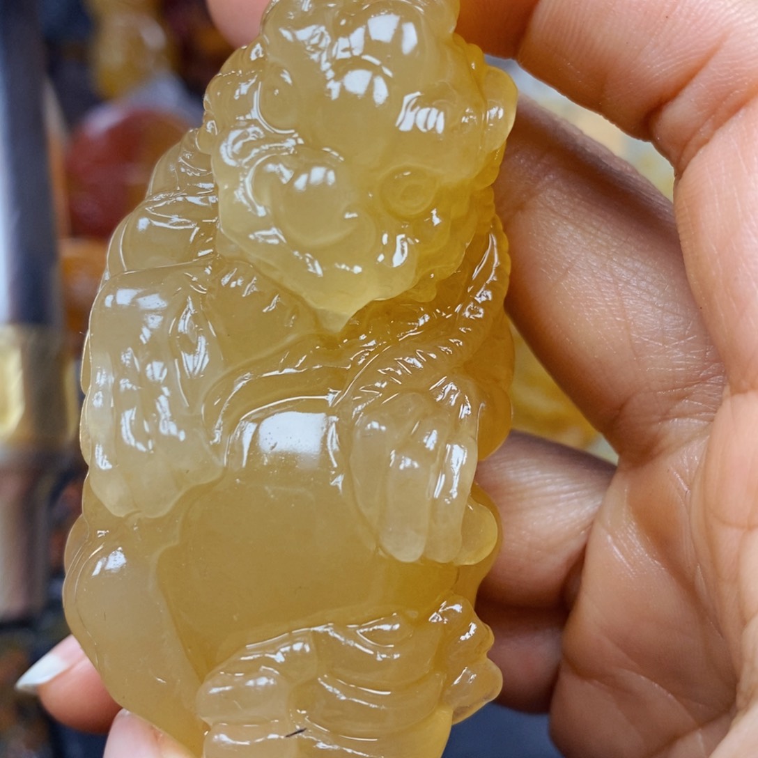 石英质玉（黄龙玉）颈饰未镶嵌