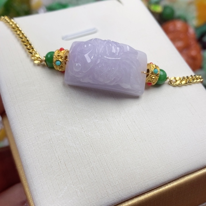 翡翠未镶嵌吊坠(赠链)