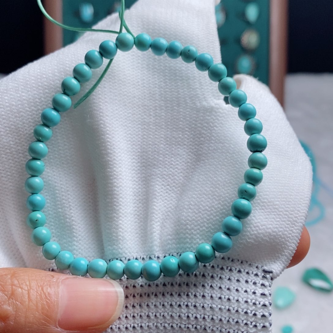 绿松石颈饰未镶嵌