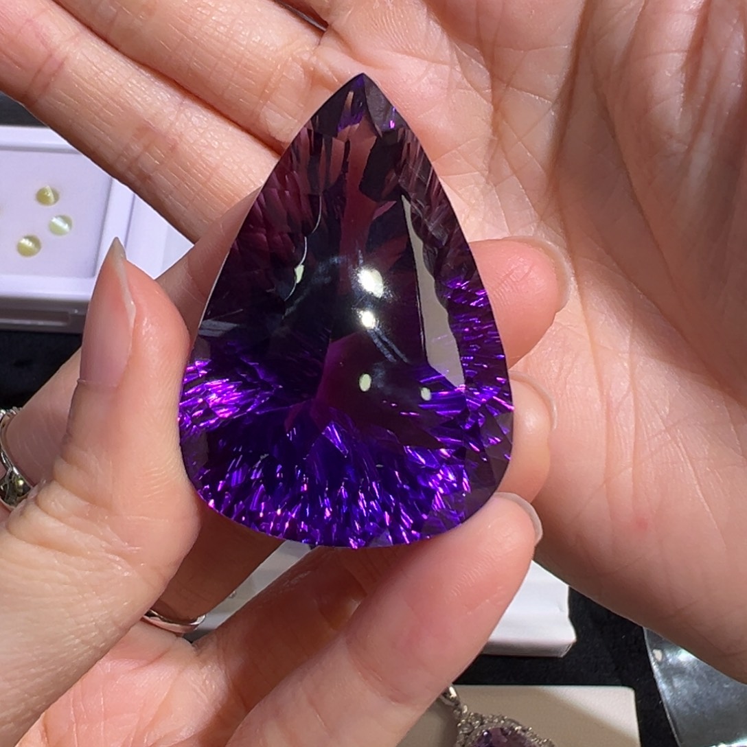 未镶嵌珠宝半成品紫晶140ct紫罗兰色
