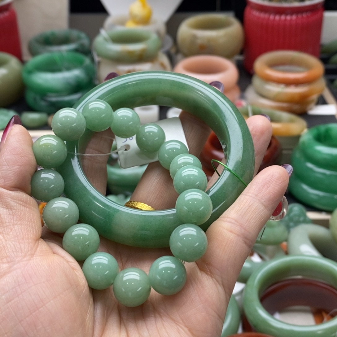 铜***电石英岩玉未镶嵌手镯