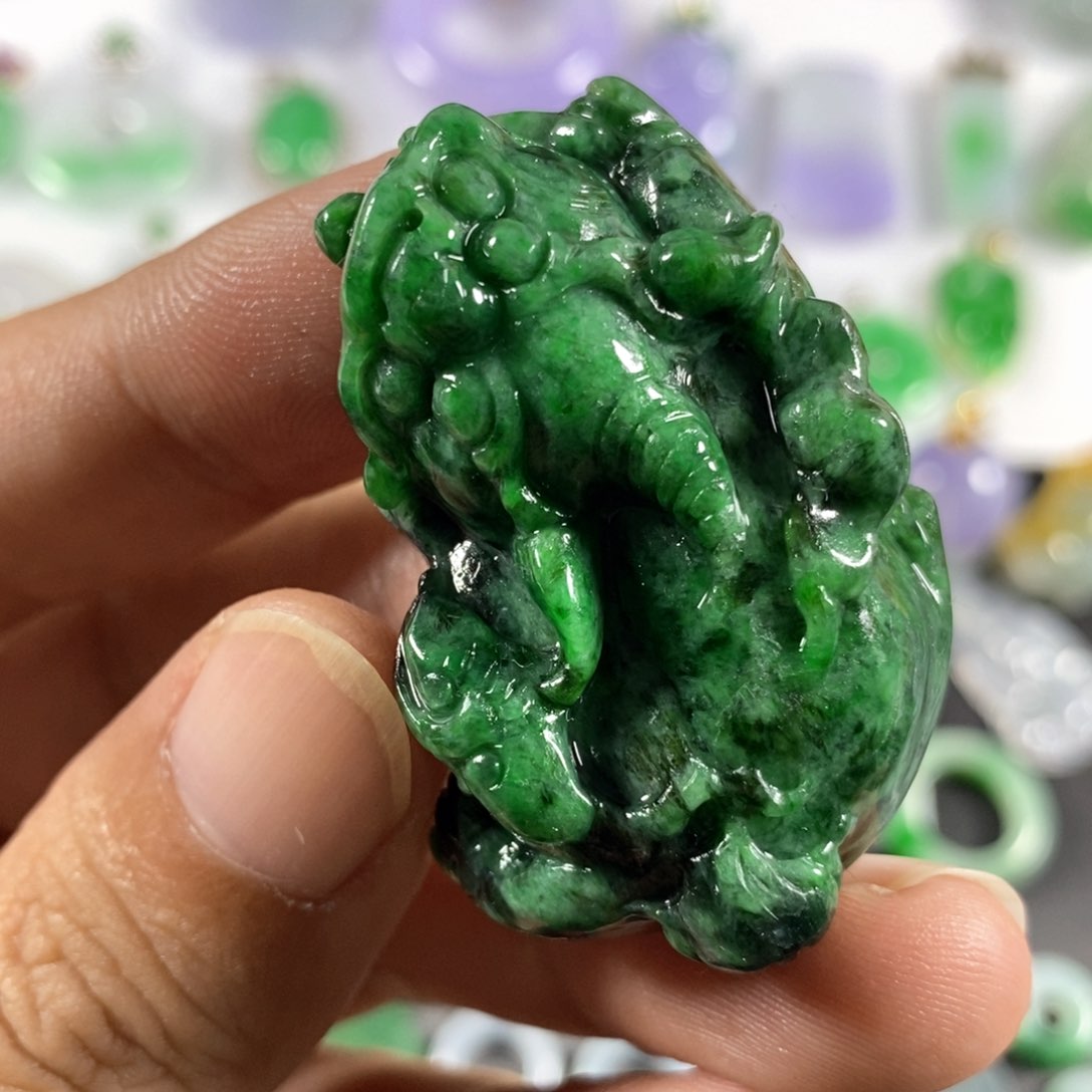 翡翠颈饰未镶嵌翡翠