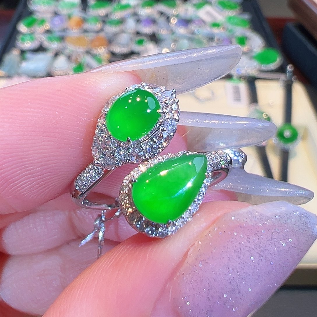 翡翠戒指18K金镶嵌翡翠