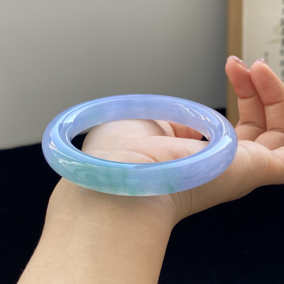 【缅甸日记】高端天然A货翡翠手镯缅甸翡翠春带彩幻彩胶凝绿翠