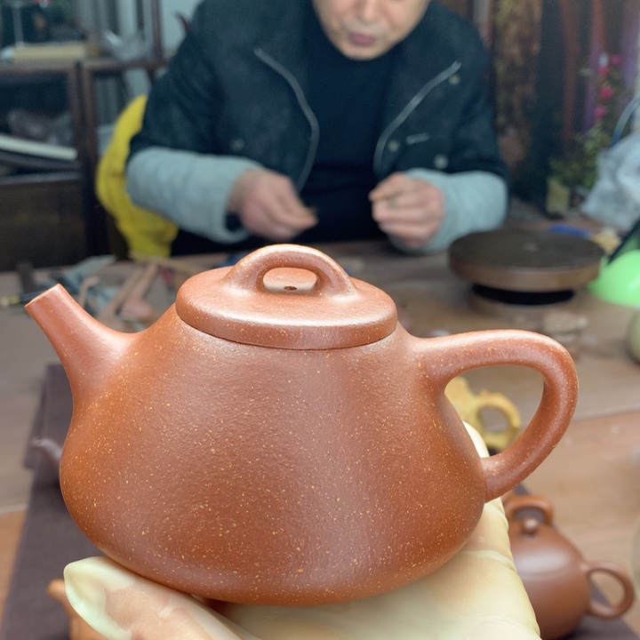 紫砂茶壶?*红降坡，子冶石瓢，260c c