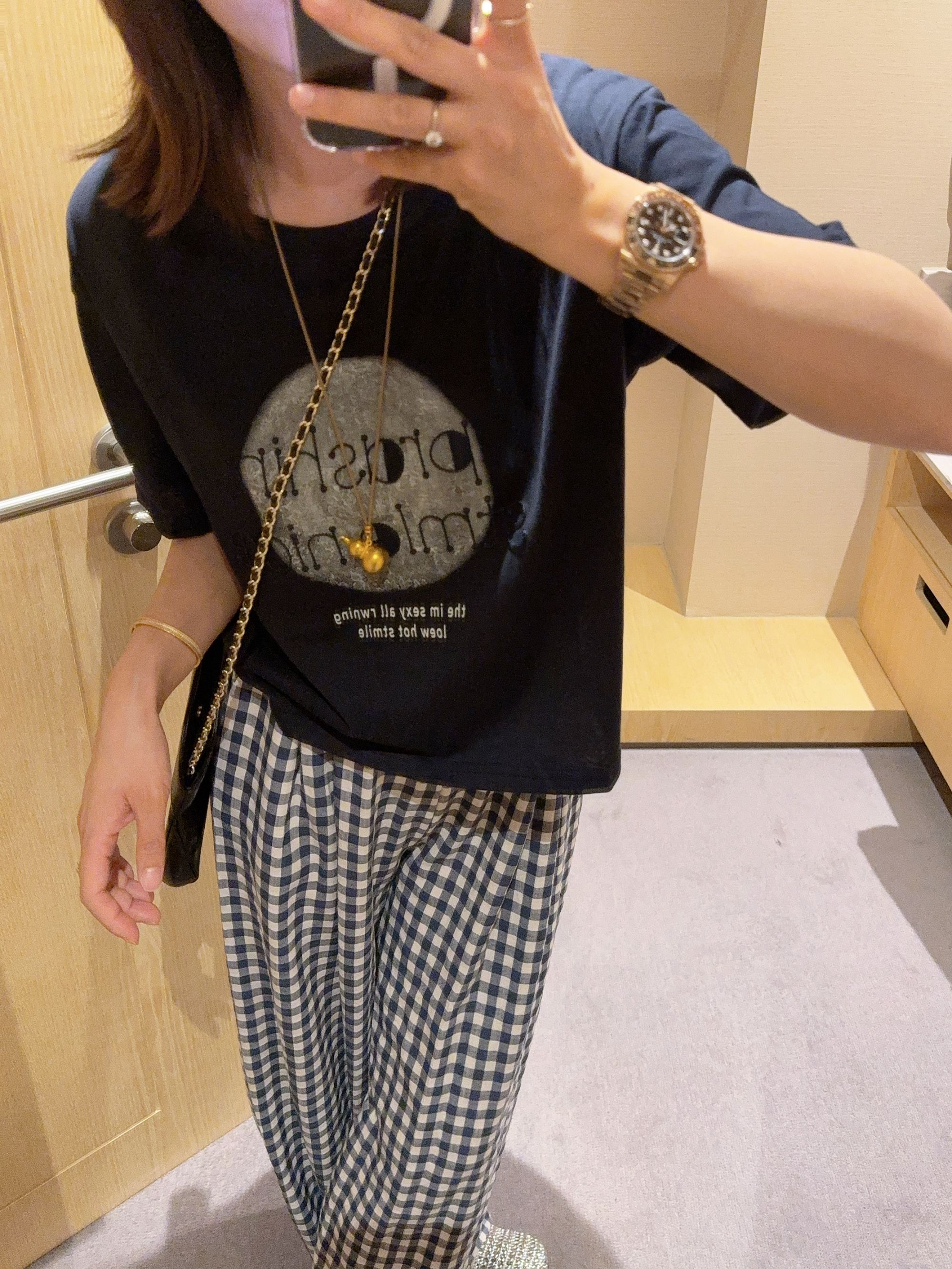 仓美美女装-字母月球设计款T恤