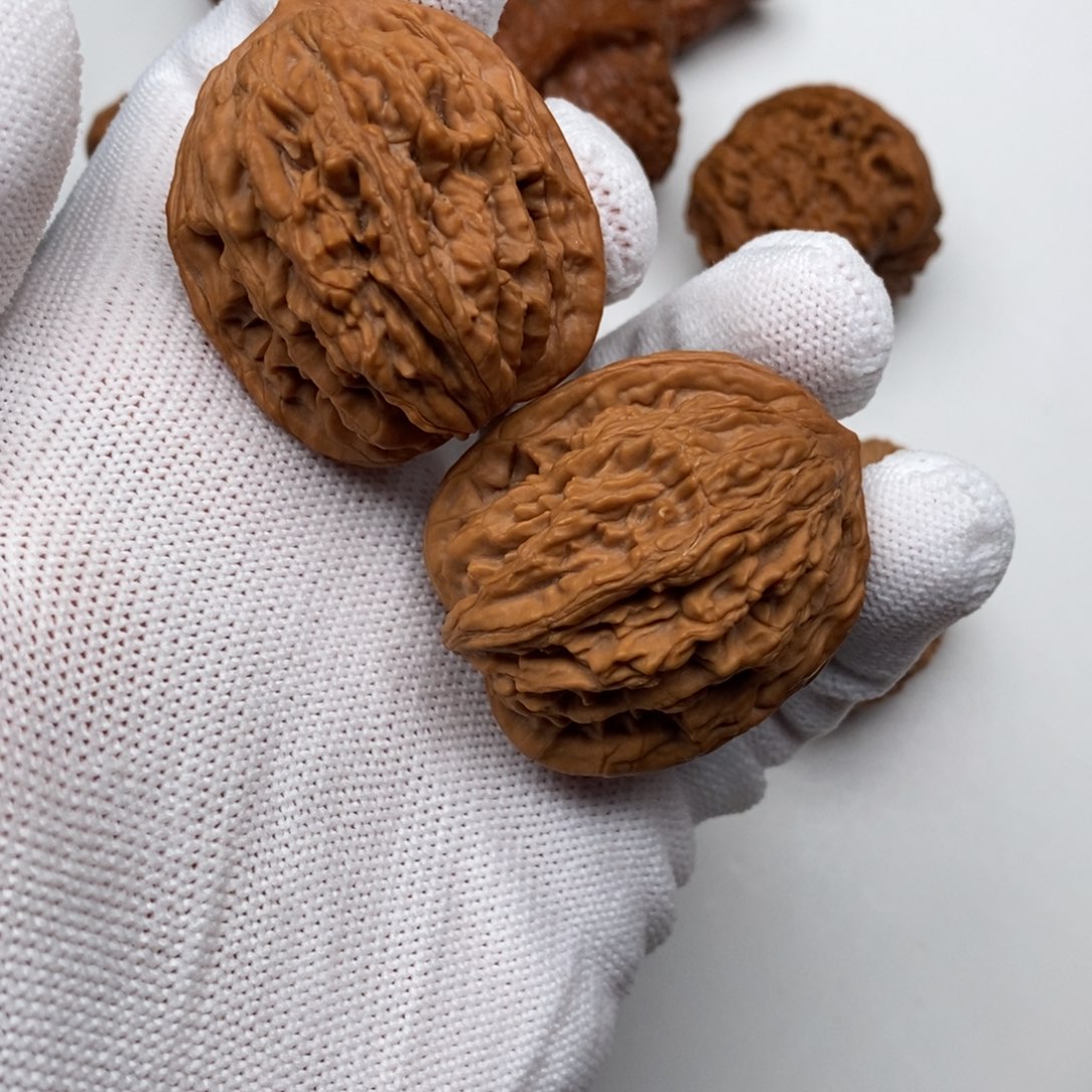 文玩核桃吊坠虎头