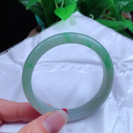 翡翠手镯未镶嵌      正圈 54+ 飘阳绿