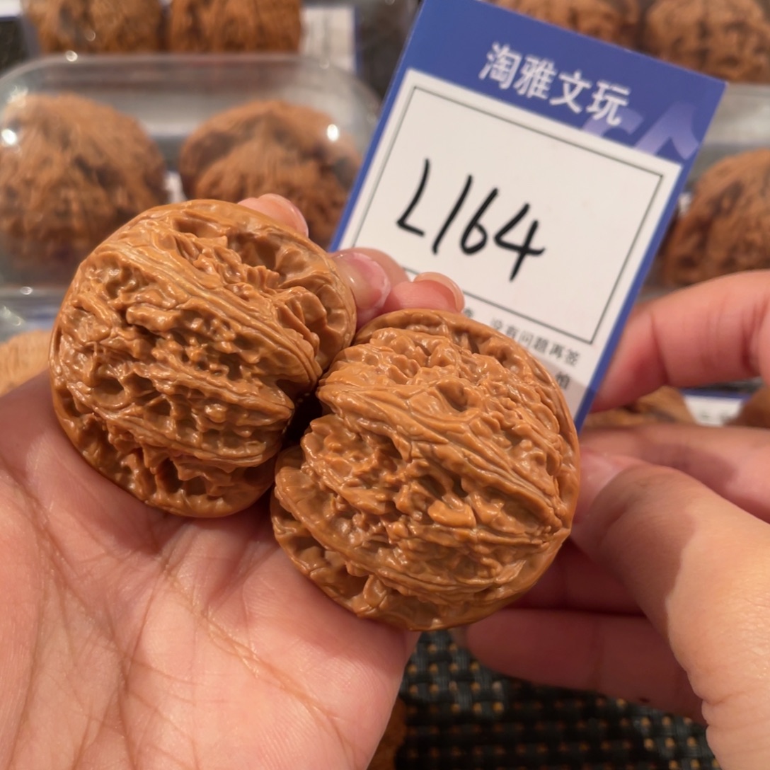 文玩核桃把件L164 白狮子 42