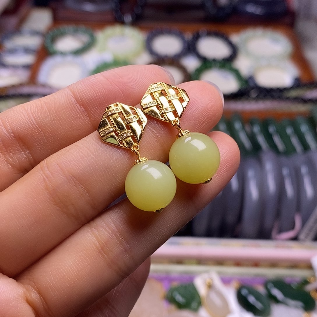 颈饰未镶嵌和田玉黄口银耳钉12m