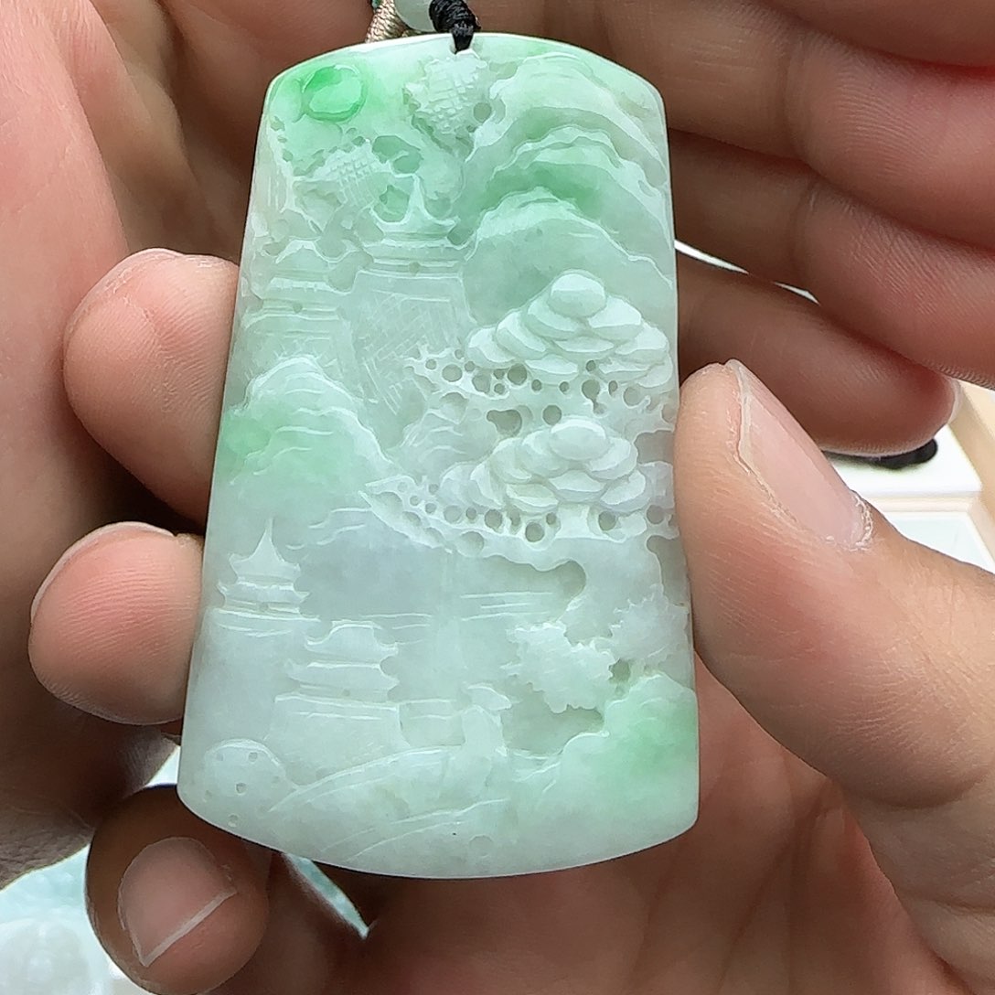 翡翠颈饰未镶嵌翡翠