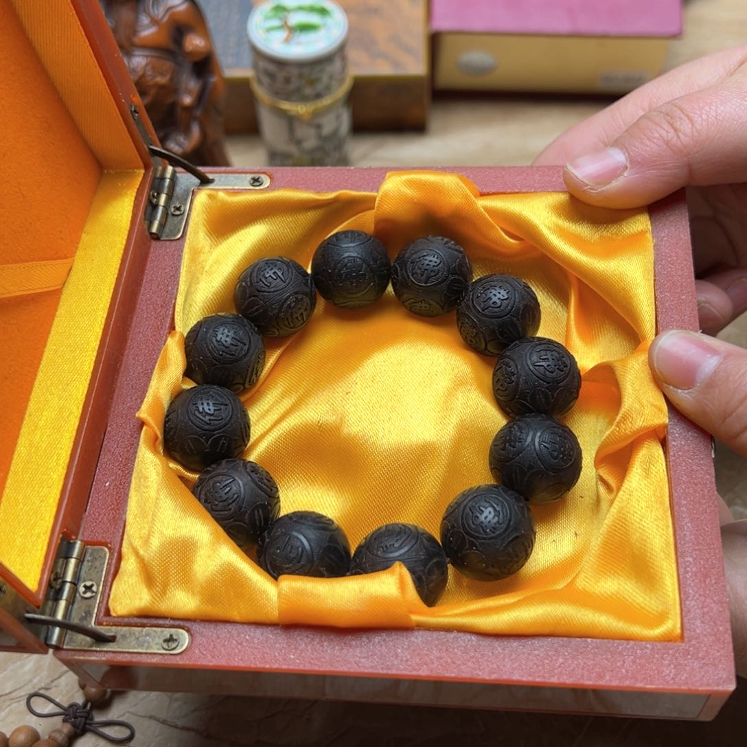 大叶紫檀（黑酸枝木类）