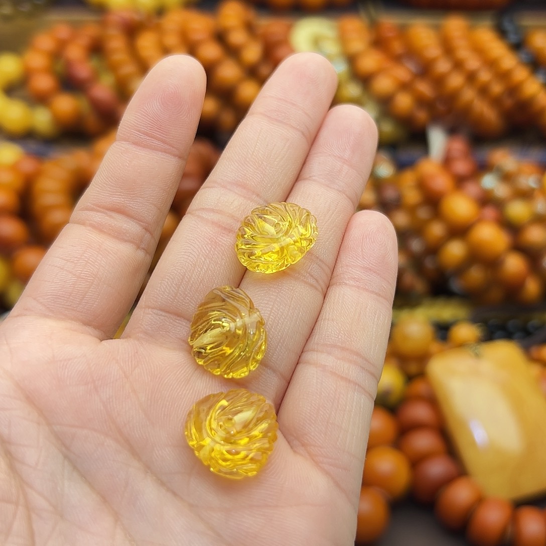 琥珀未镶嵌珠宝奇石多样性发其一