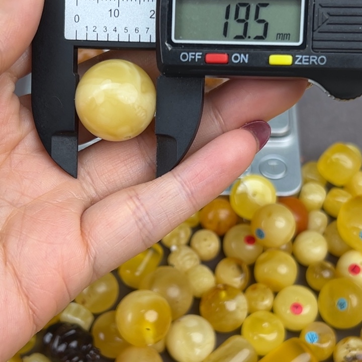 琥珀裸石未镶嵌全品84