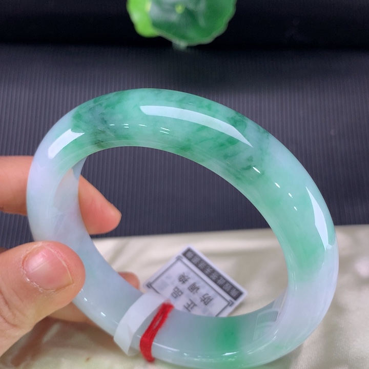 翡翠手镯未镶嵌正圈57