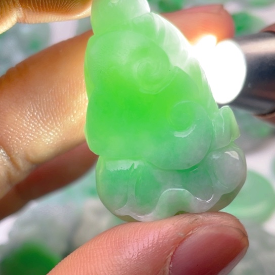 翡翠颈饰未镶嵌翡翠