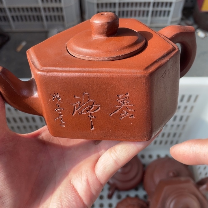 紫砂茶壶老厂紫砂壶一件。