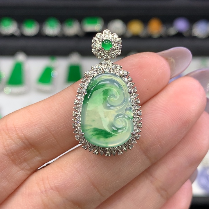 翡翠吊坠(不含链)18K金镶嵌