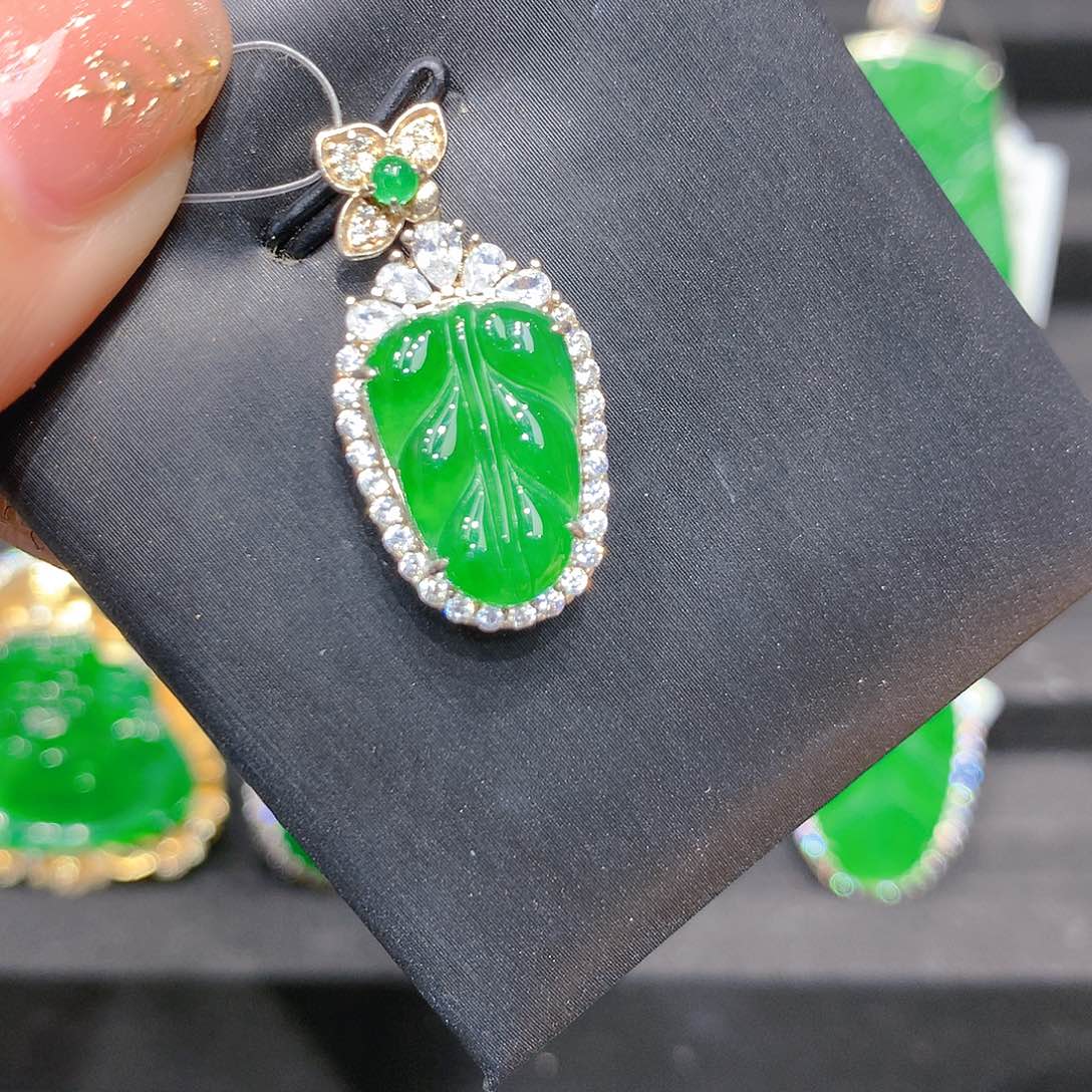 翡翠吊坠(赠链)银S925镶嵌00003