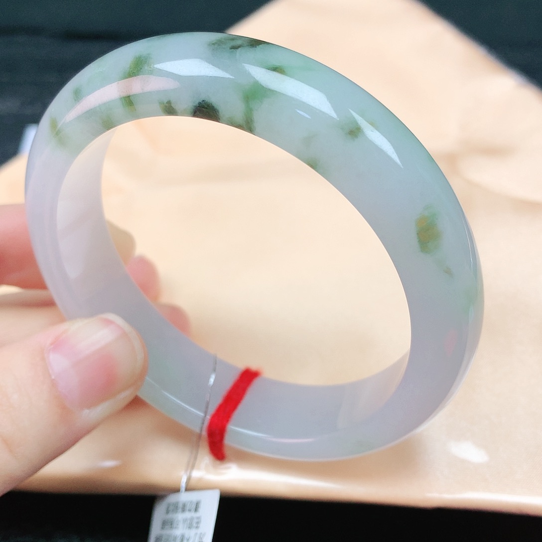 翡翠手镯未镶嵌56轮胎