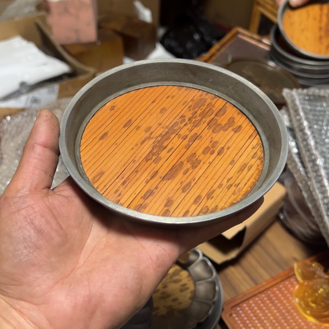 三足老锡壶承壶水