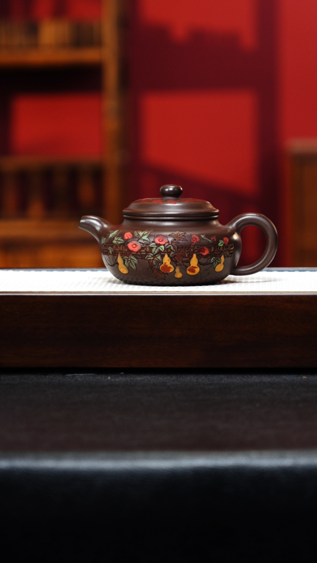 宜兴紫砂 仿古彩刻 石红 梅付春h552