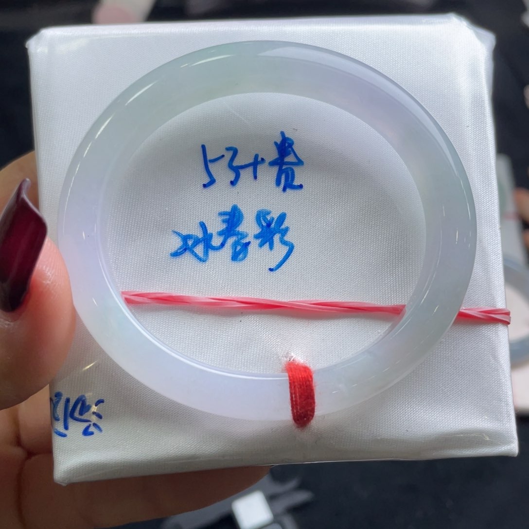 翡翠手镯未镶嵌翡翠手镯