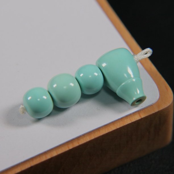 原矿绿松石三通老型套装配饰，三通9.5×17.3×10mm，顶珠9.4×8.5