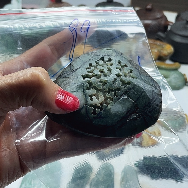 用***4翡翠未镶嵌颈饰成品