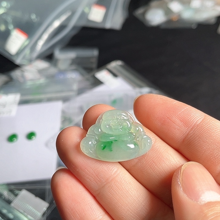 翡翠颈饰未镶嵌佛公