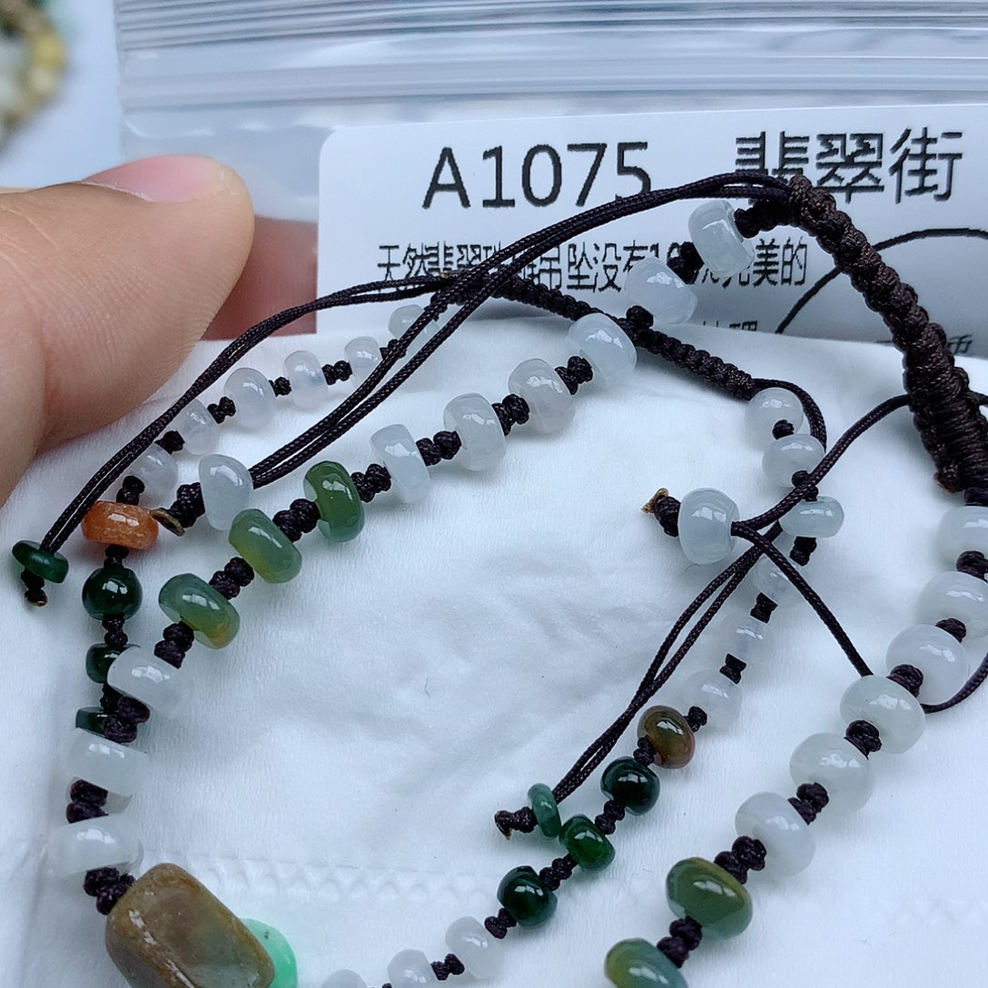 翡翠颈饰未镶嵌手串