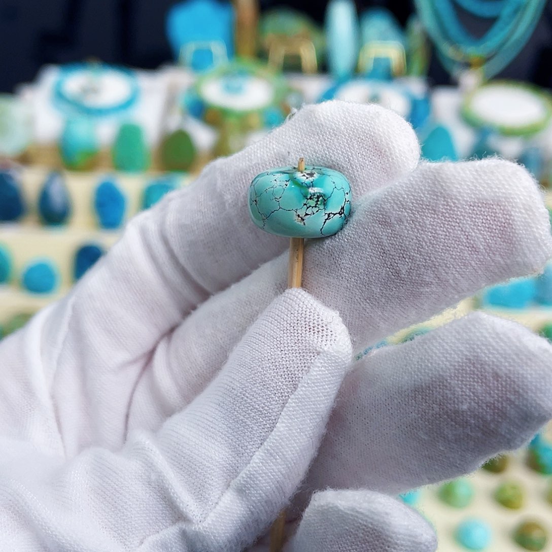 绿松石未镶嵌颈饰