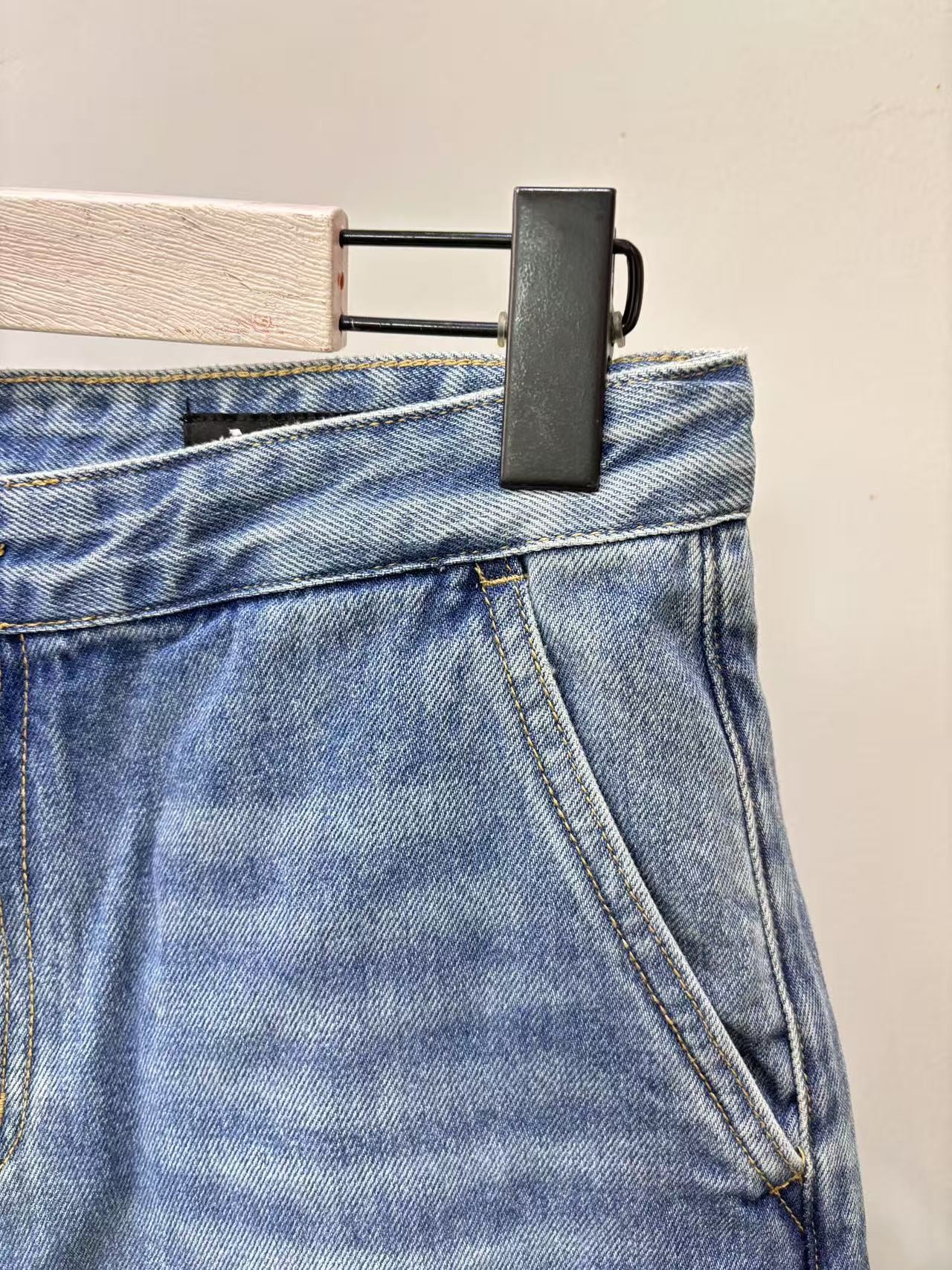 [轻奢] 女款时尚百搭休闲蓝色短裤 ZK311