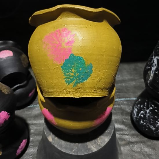 黄色花边粉绿色口径15高度13到手两个（底部有孔）