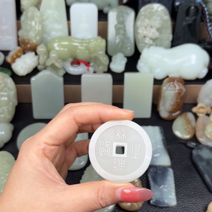 颈饰未镶嵌和田玉