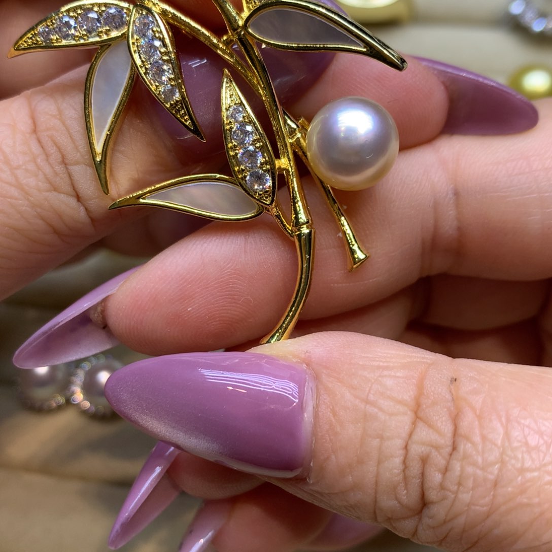 未镶嵌胸饰海水珍珠