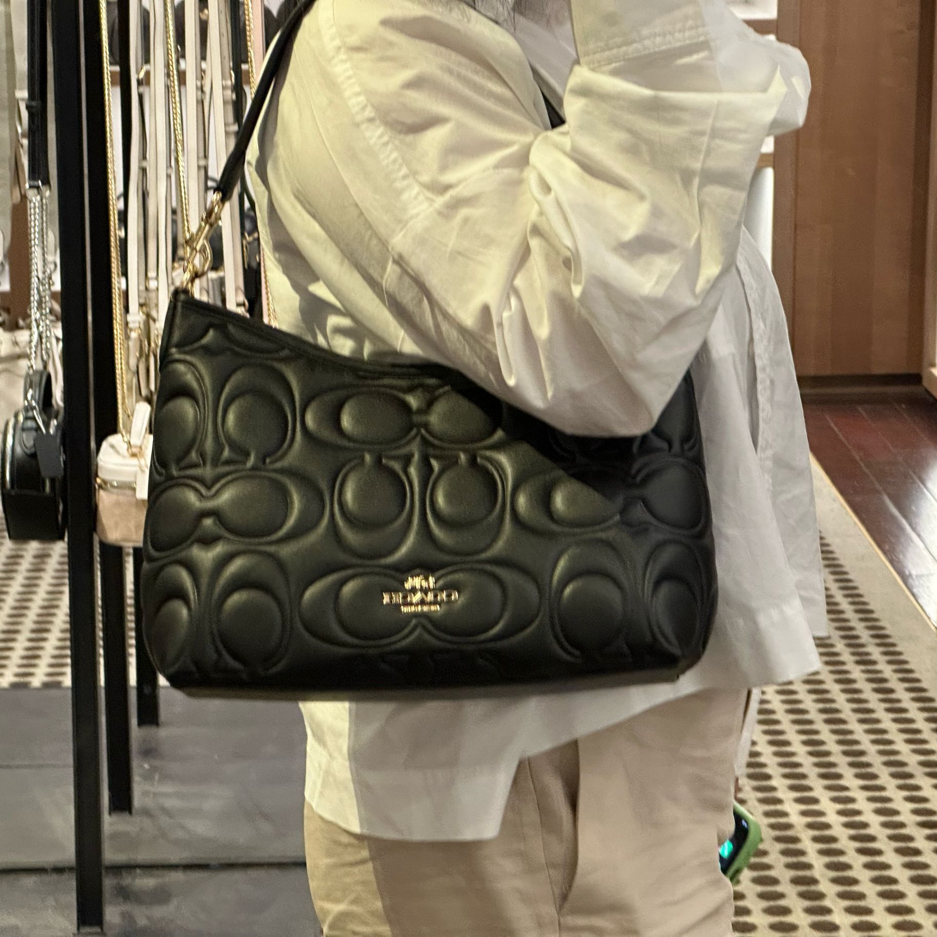 COACH/蔻驰 LAUREL单肩流浪包斜挎女包浮雕黑色 31*23.5*10.5cm