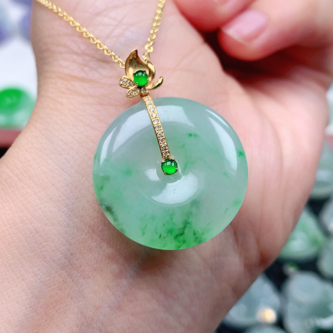 翡翠吊坠(不含链)18K金镶嵌心*