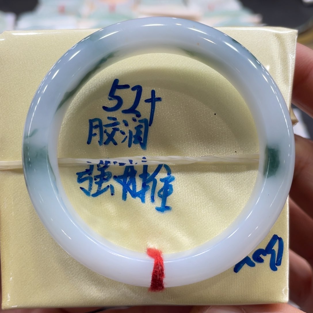 翡翠手镯未镶嵌翡翠手镯