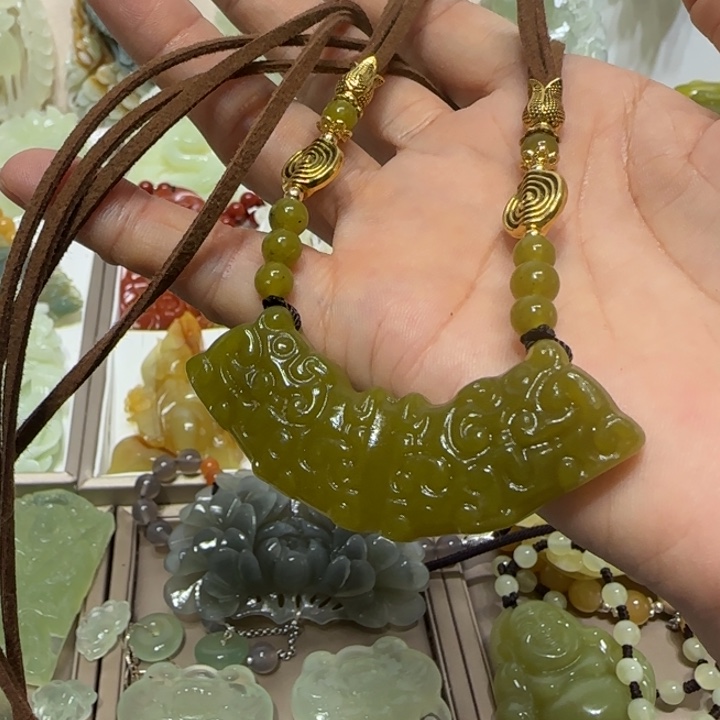 蛇纹石玉吊坠未镶嵌