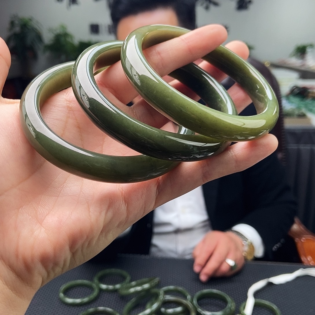 和田玉未镶嵌手镯52-65颜色多样性发拍一发一