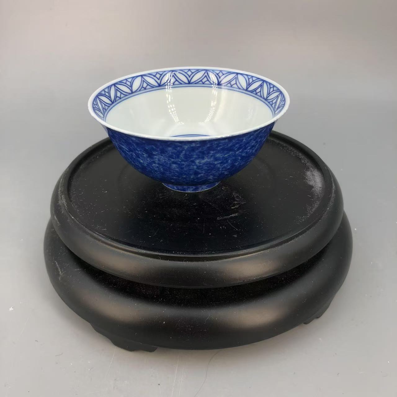 【景德】逸古堂  外撒蓝内山茶花宫碗 景德镇瓷器 ygt0470