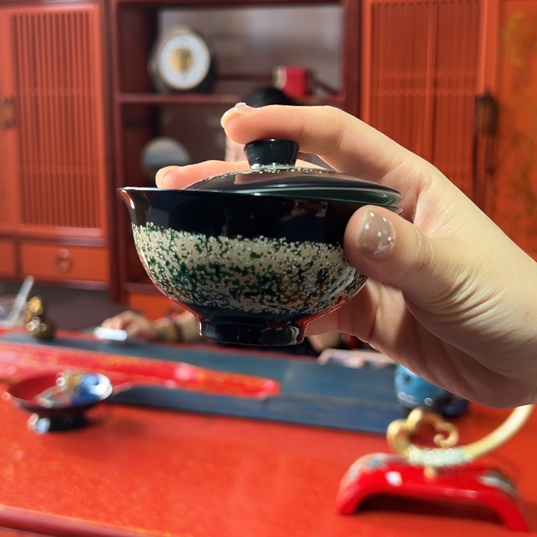 黑色素髹蛋壳荧光绿盖碗